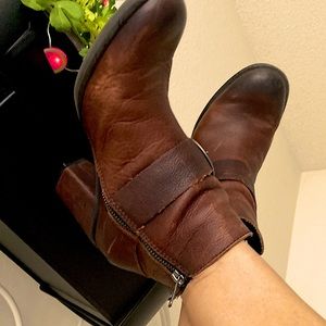 Born adorable ankle booties! All leather and just like walking in a dream!